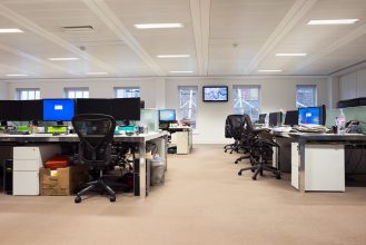 Trading room, Financial services firm © Andreia Alves de Oliveira