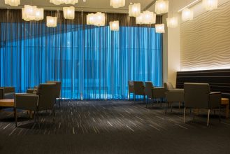 Entertaining floor. Audit, tax and advisory services firm © Andreia Alves de Oliveira