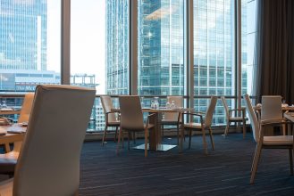 Clients' dining room. Audit, tax and advisory services firm © Andreia Alves de Oliveira