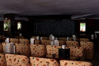 Hotel Lounge © Leslie Hakim-Dowek