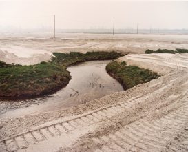 © Philippe Lesage « Chantier du Lien Fixe Transmanche, terminal, février-mars 1988 » La Riviérette, Coquelles, 1988, Commande Mission Photographique Transmanche n°3, 1989, Coll. du CRP/