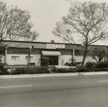 We All Loved Ruscha (fifteen apt.), 2012 (apt. 1) © Mark Ruwedel, Courtesy Gallery Luisotti