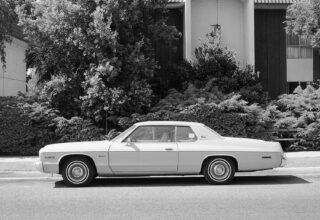 Car and apartments, 1987 © Stephen Clarke