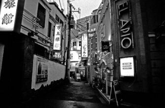 Tokyo Rumando untitled from Rest 3000, Stay 5000, 2012. © Tokyo Rumando. Courtesy Zen Foto Gallery