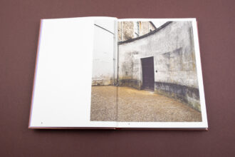 A Certain Logic of Expectations / Arturo Soto