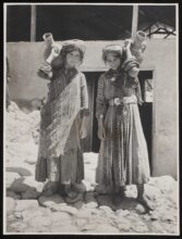 Chaldean girls in the village of Tel Kayf, North of Mosul Undated, probably late summer 1944 / Anthony Kersting
