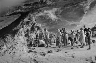 Prayer Service at the Altar on the Easter Weekend at Motouleng Cave, Free State, 2006 © Santu Mofokeng, courtesy Santu Mofokeng Foundation, Lunetta Bartz, MAKER