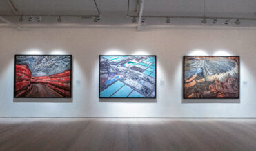 Installation view, BURTYNSKY: EXTRACTION / ABSTRACTION ©Justin Piperger, 2024 Image courtesy of the Saatchi Gallery, London