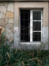 Pirna Sonnenstein: Gas chamber window external view © Richard Wood